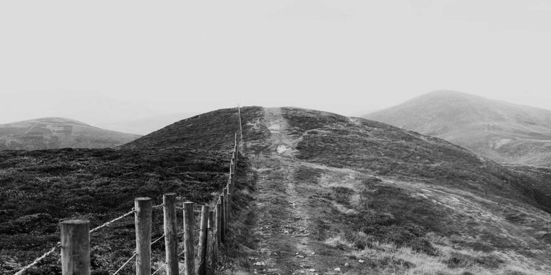 游戏评测：从《酸骑兵》高压清洗玩法看网络游戏中的压力管理与心流体验